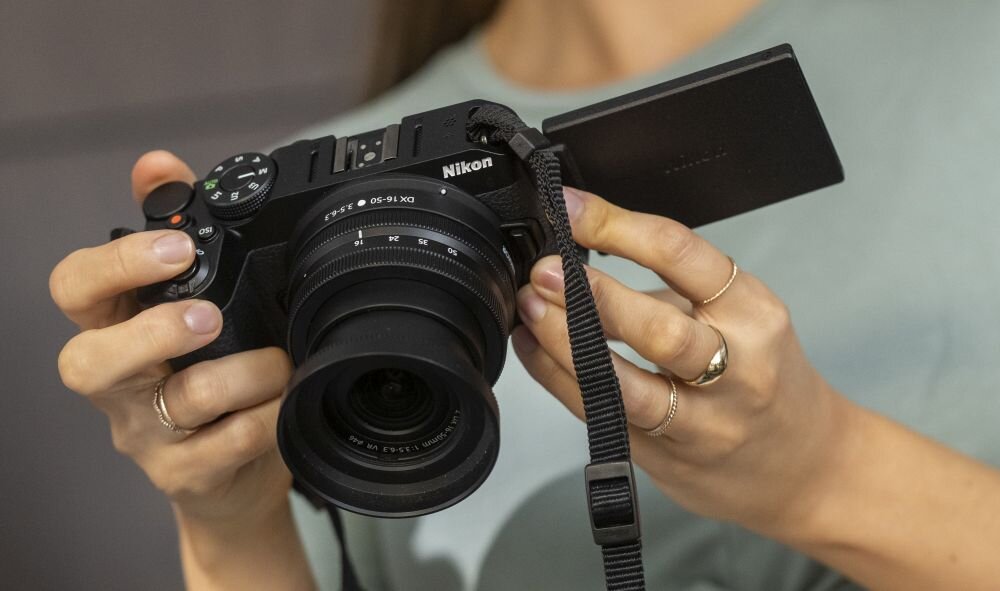 Aparat NIKON Z 30   zdjęcia obiektyw ekran wizjer ogniskowa przysłona migawka obudowa bateria zasilanie filmy nagrywanie rozdzielczość matryca rozmiar przekątna tryby iso montaż lampa światło przyciski sterowanie menu kontrast jasność balans bieli filtry cmos karta pliki format zapis seria