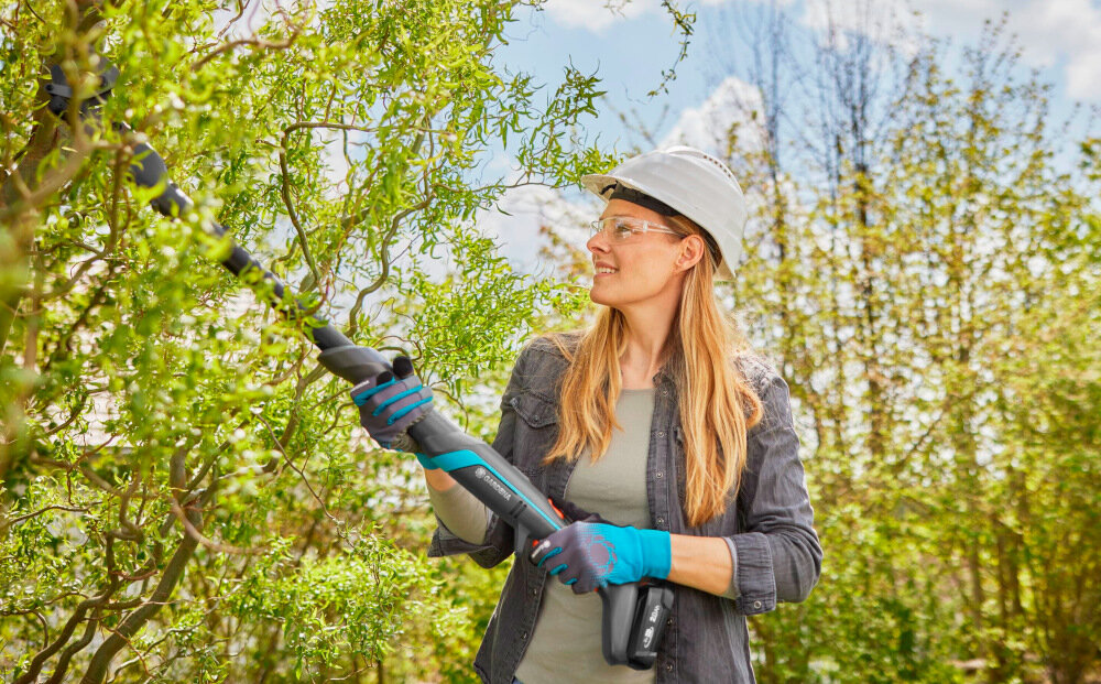 Nożyce do gałęzi GARDENA Easycut 14772-20 akumulatorowe ergonomiczny uchwyt perfekcyjnie wyważony pokryty antypoślizgowym materiałem