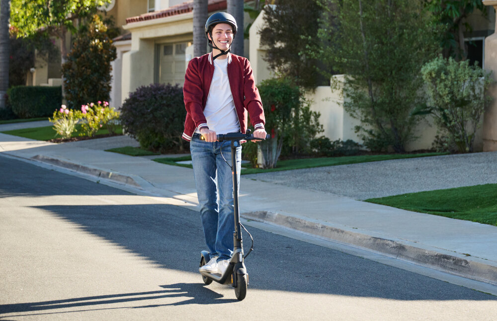 Hulajnoga elektryczna SEGWAY Ninebot KickScooter E2 Czarny 32 tryby jazdy