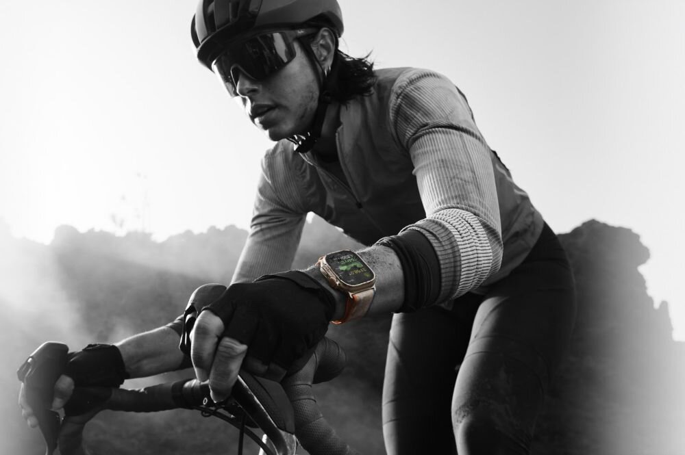 SMARTWATCH APPLE WATCH ULTRA 2   ekran bateria czujniki zdrowie sport pasek ładowanie pojemność rozdzielczość łączność sterowanie krew puls rozmowy smartfon aplikacja 