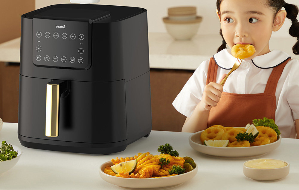 Frytkownica beztłuszczowa DEERMA KZ120W Air Fryer wygoda komfort uzytkowanie korzystanie osiem predefiniowanych programów