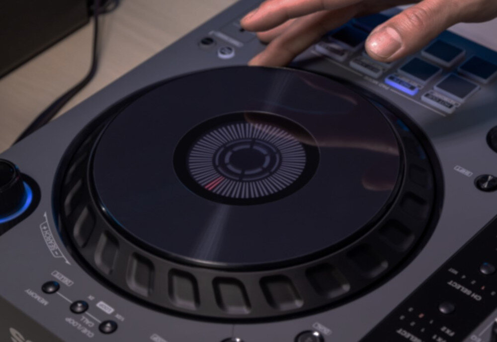 Kontroler DJ PIONEER DDJ-FLX6 GT - Duże tarcze z wyświetlaczem